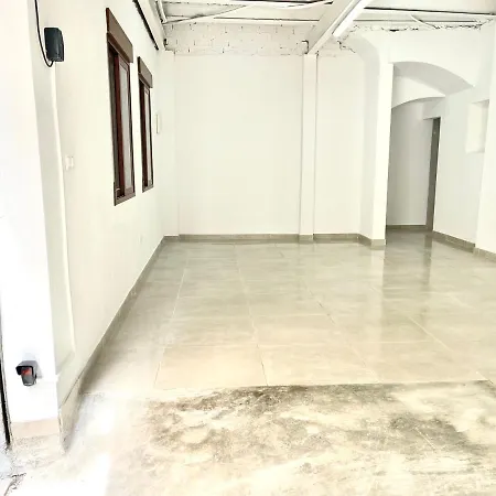 Old Town House With Lounge Area *