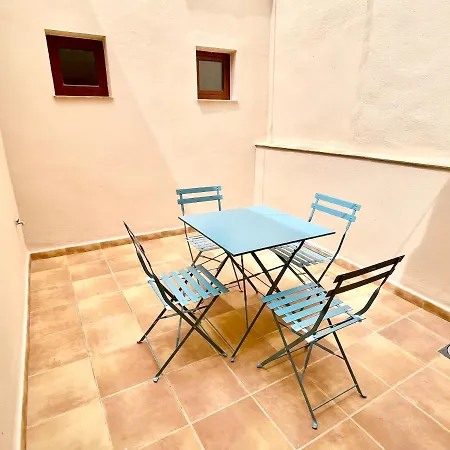 Prázdninový dům Old Town House With Lounge Area *